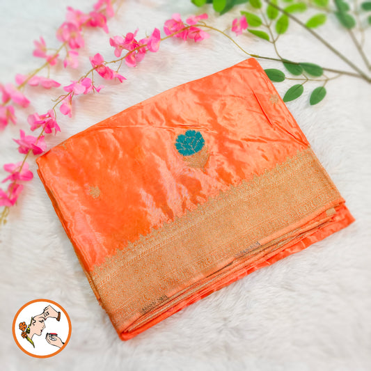 Kanakambaram Peach with delicate Floral buti subtly embrioded Banarasi katan Russian Silk Saree