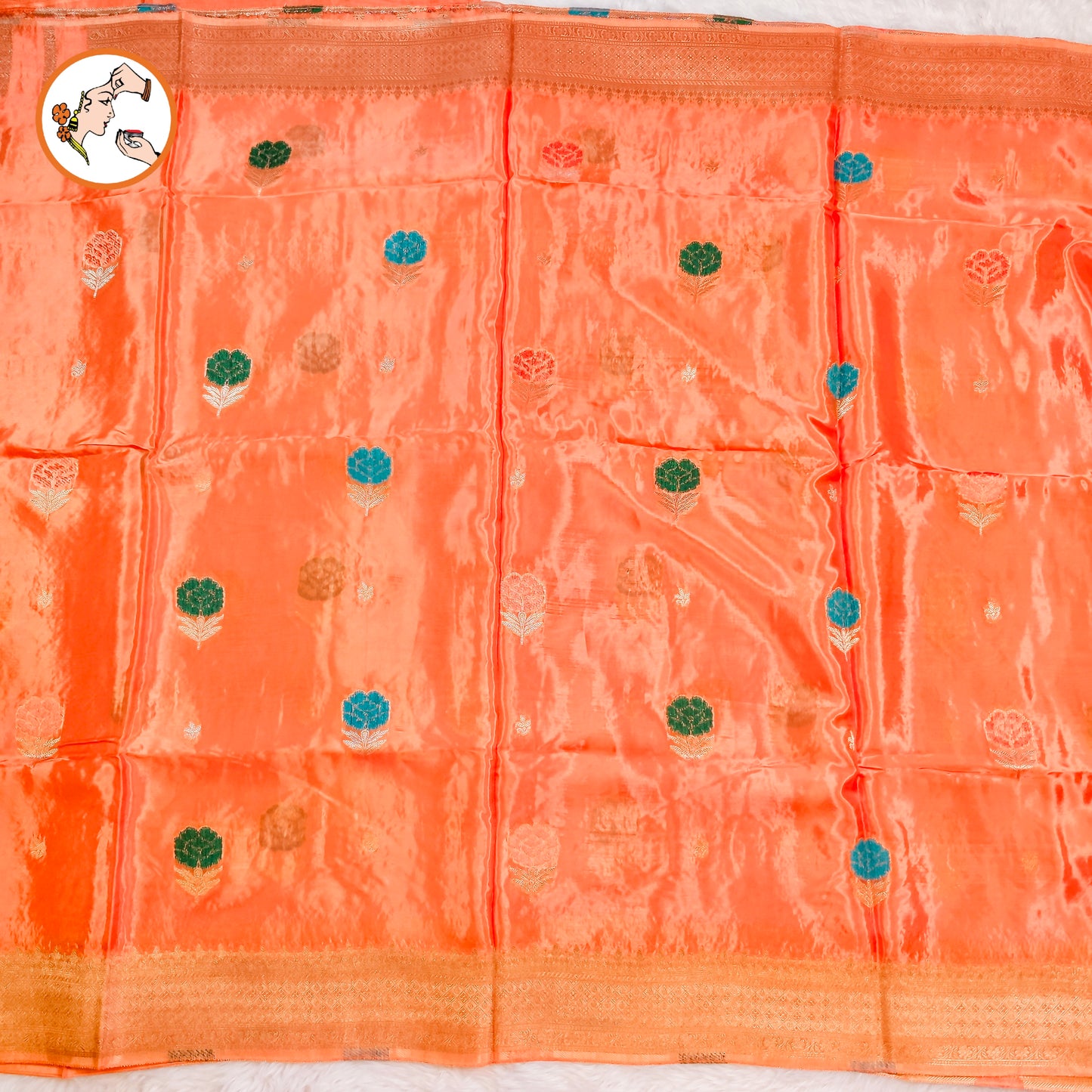 Kanakambaram Peach with delicate Floral buti subtly embrioded Banarasi katan Russian Silk Saree