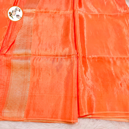 Kanakambaram Peach with delicate Floral buti subtly embrioded Banarasi katan Russian Silk Saree